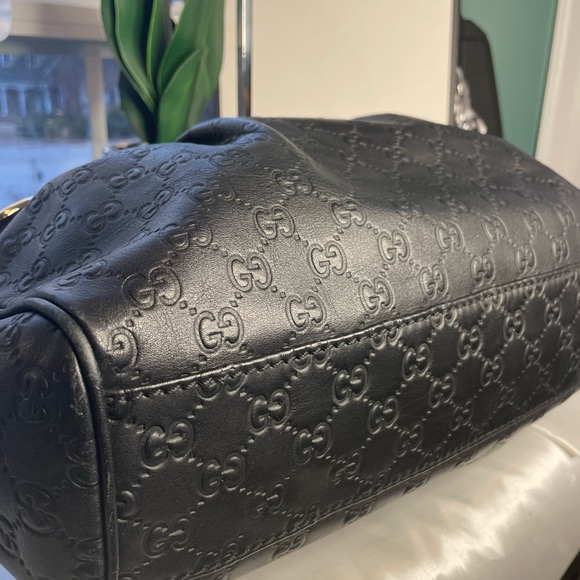 Gucci Black Leather Sukey Handbag - Picture 7 of 16